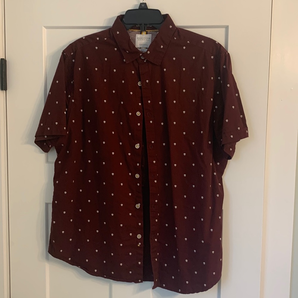Denim & Flower short sleeve button up, size XL, maroon with white skulls, EUC